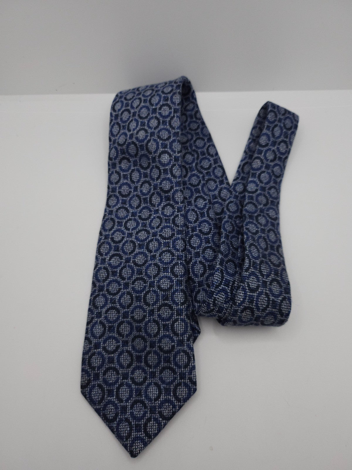 Charles Tyrwhitt Silk Tie Mens Navy Blue Geometric Circular Pattern Necktie BX13
