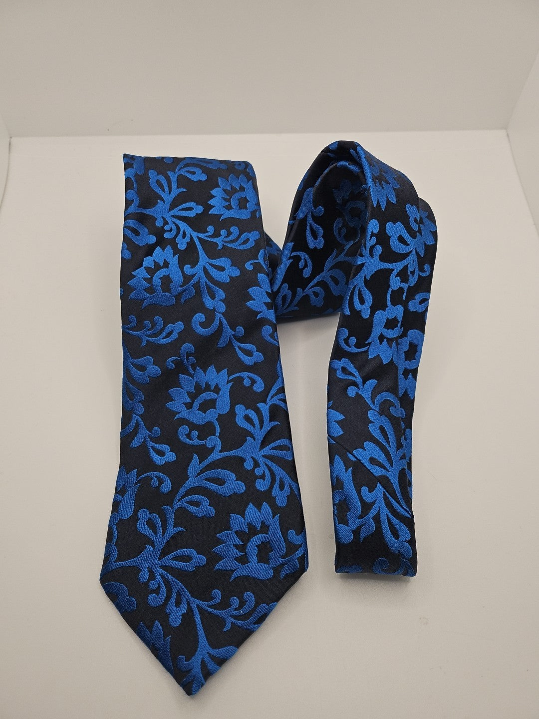 Duchamp Black / Blue Floral Pattern Mens Silk Tie Wedding Formal Neck Tie BX17