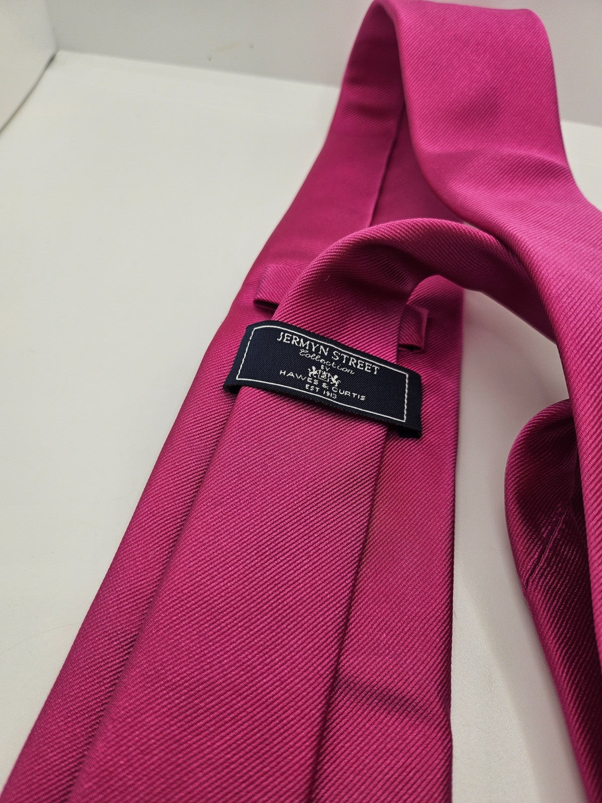 Hawes & Curtis Magenta Pink Textured Silk Tie
