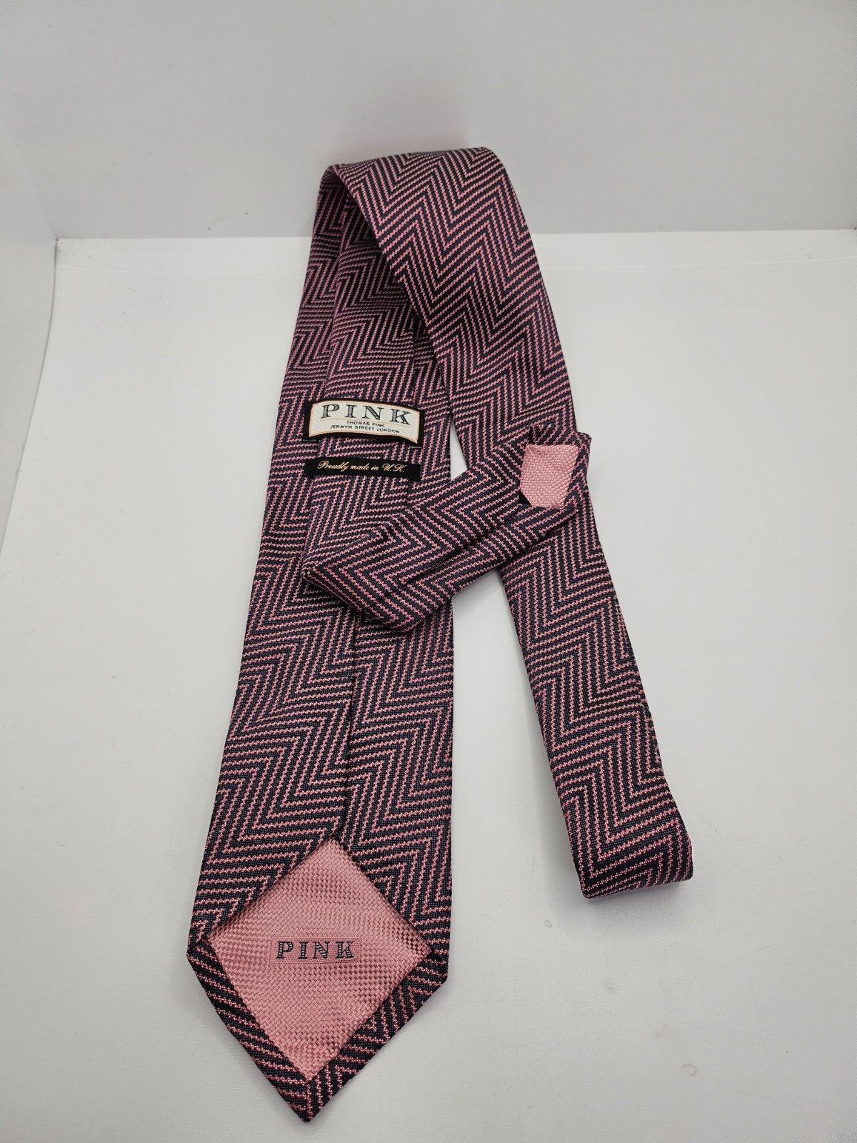 Thomas Pink Silk Tie Mens Pink Black Herringbone Classic UK Made Neck Tie BX19 Vintage Retro