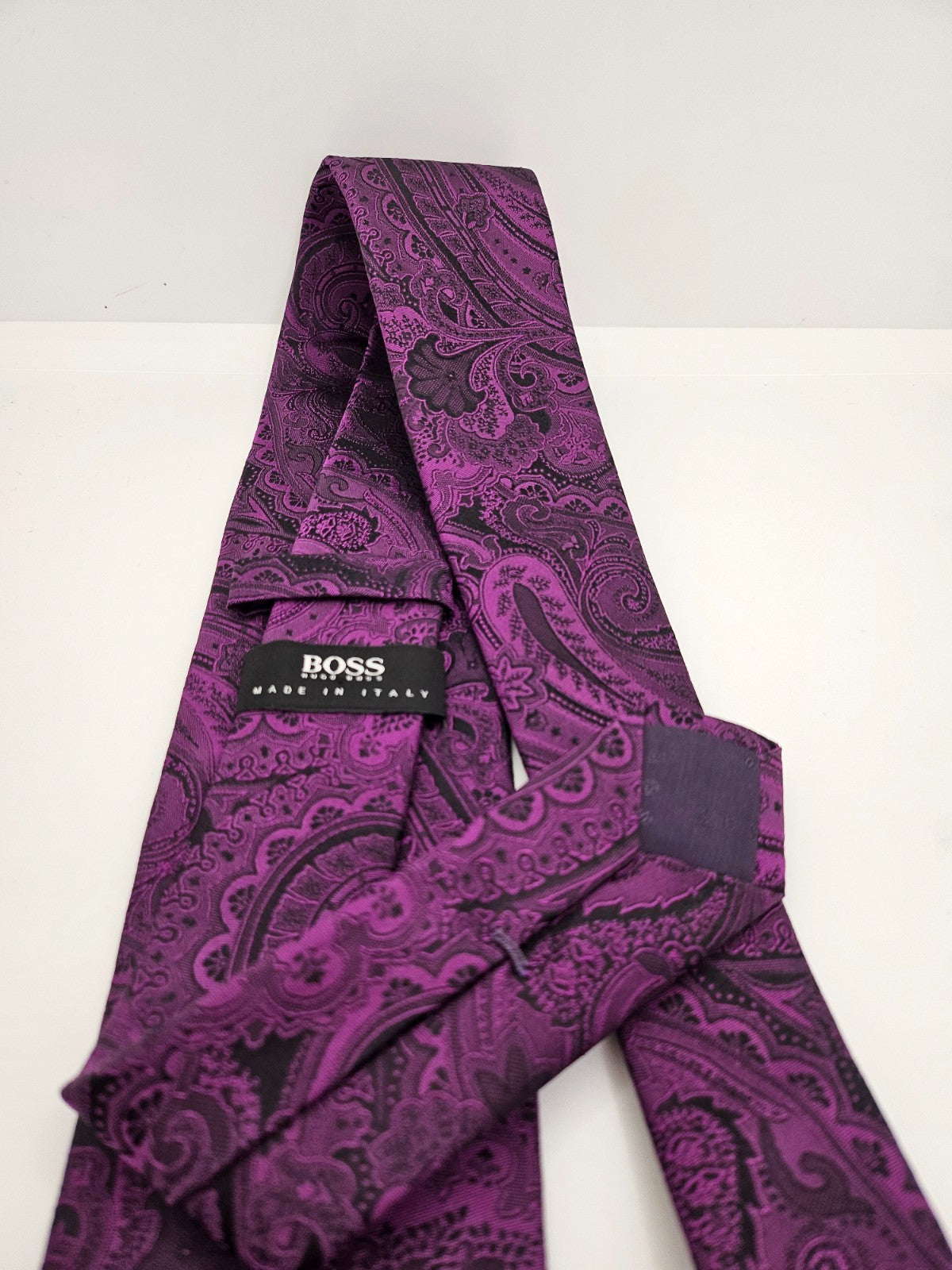Hugo Boss Silk Tie Mens Purple Black Paisley Textured Retro Wedding Neck Tie BX2 Vintage Formal