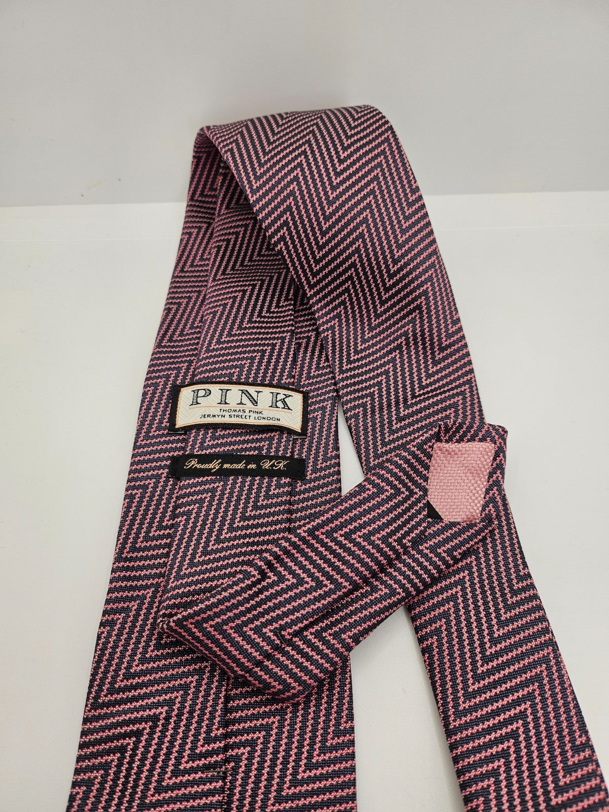 Thomas Pink Silk Tie Mens Pink Black Herringbone Classic UK Made Neck Tie BX19 Vintage Retro