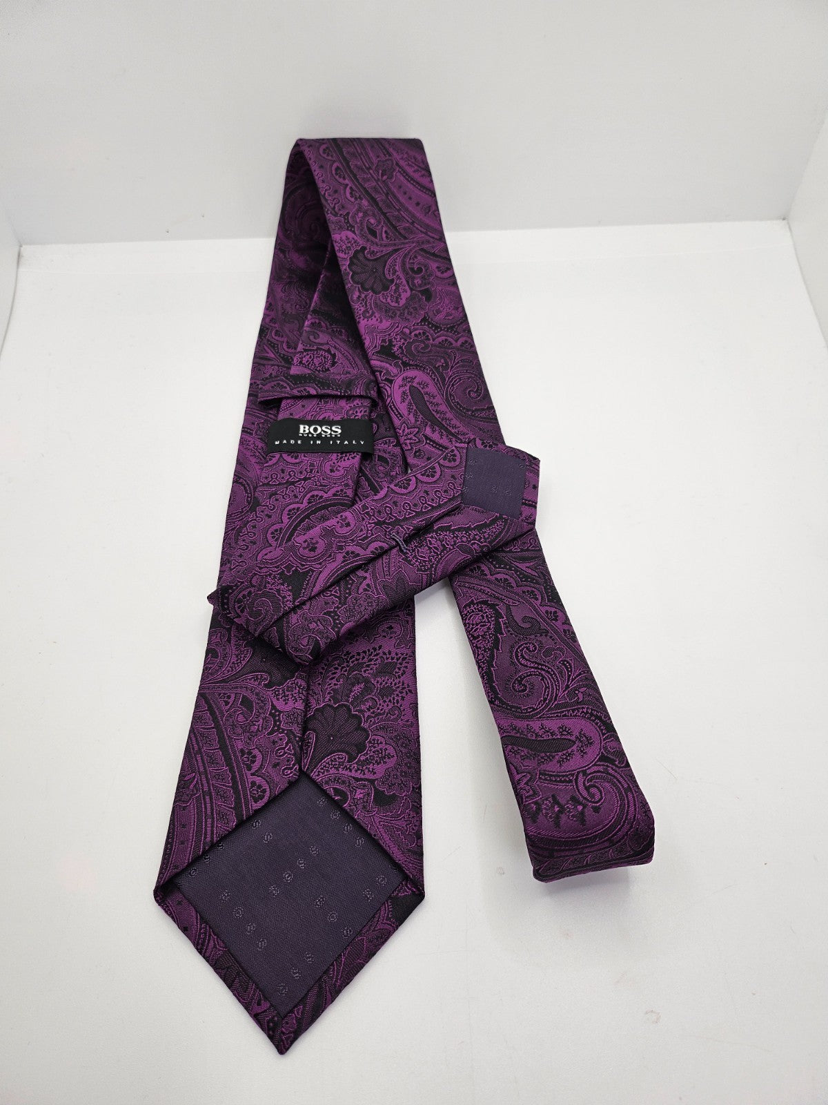 Hugo Boss Silk Tie Mens Purple Black Paisley Textured Retro Wedding Neck Tie BX2 Vintage Formal