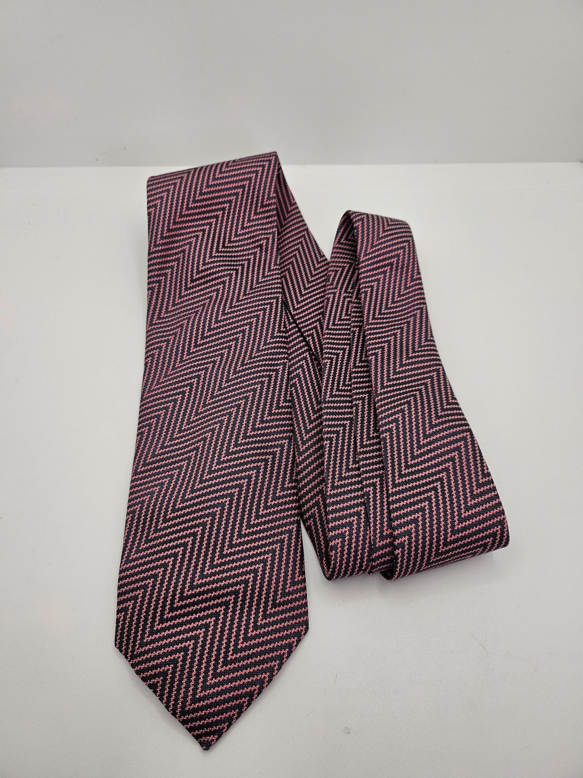 Thomas Pink Silk Tie Mens Pink Black Herringbone Classic UK Made Neck Tie BX19 Vintage Retro