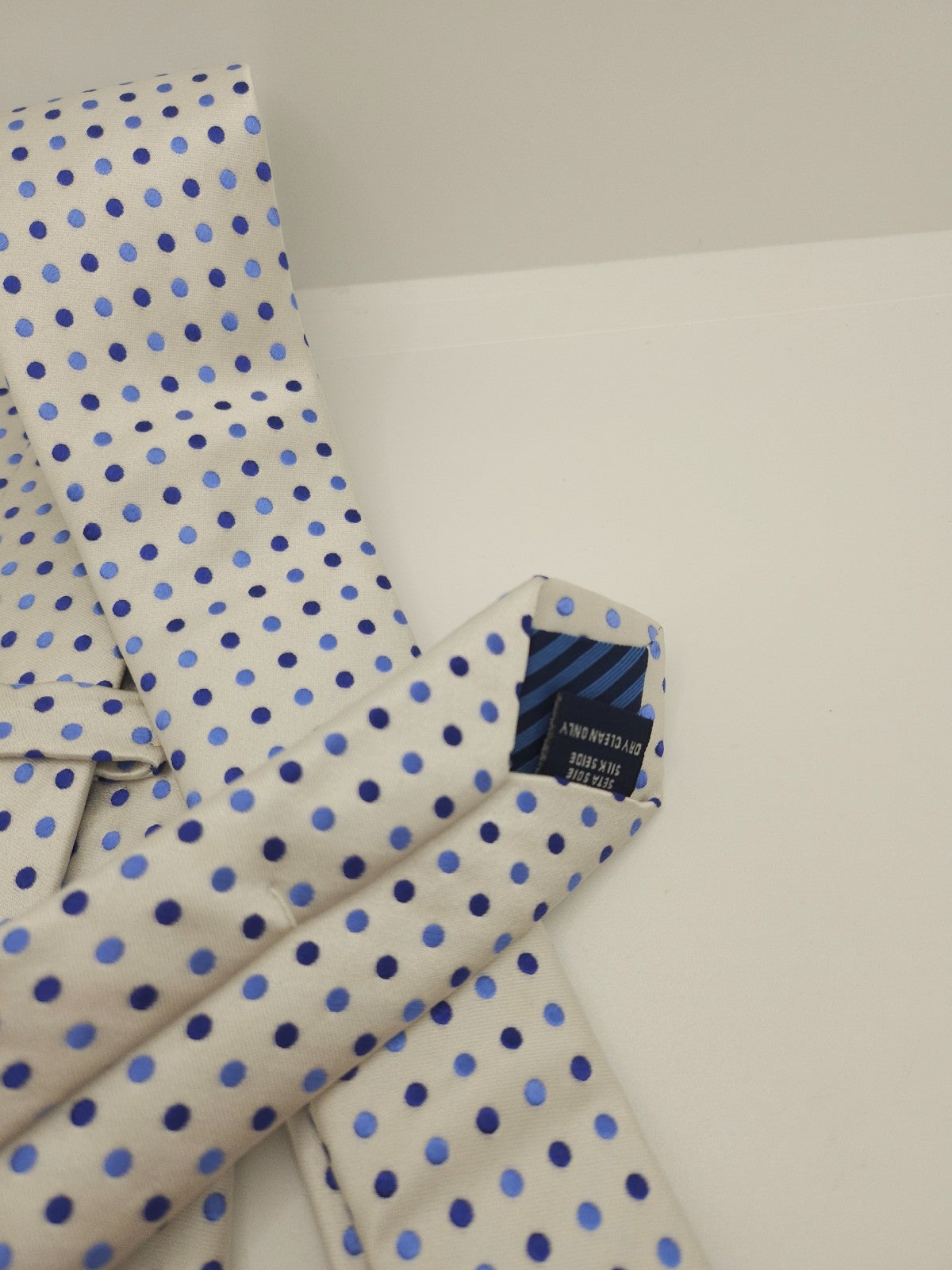 Charles Tyrwhitt Silk Tie Mens White Blue Polka Dots Classic Y2k Neck Tie BX11