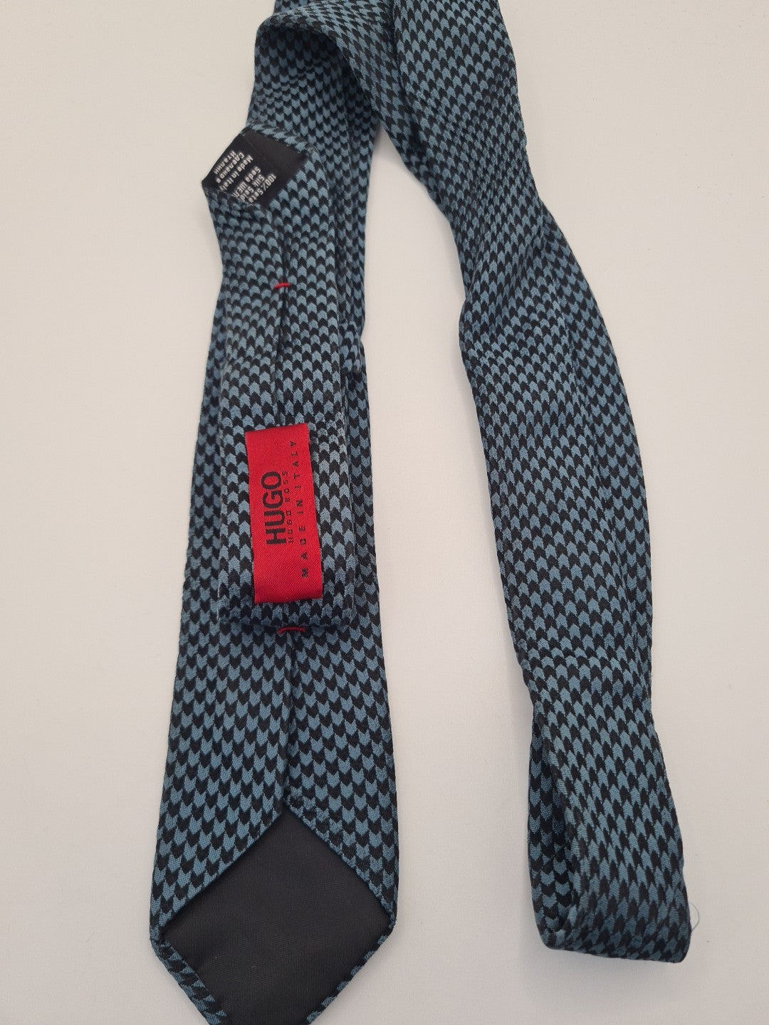 Hugo Boss Skinny Thin Green Pattern Silk Tie | Designer Mens Tie UK  BX10
