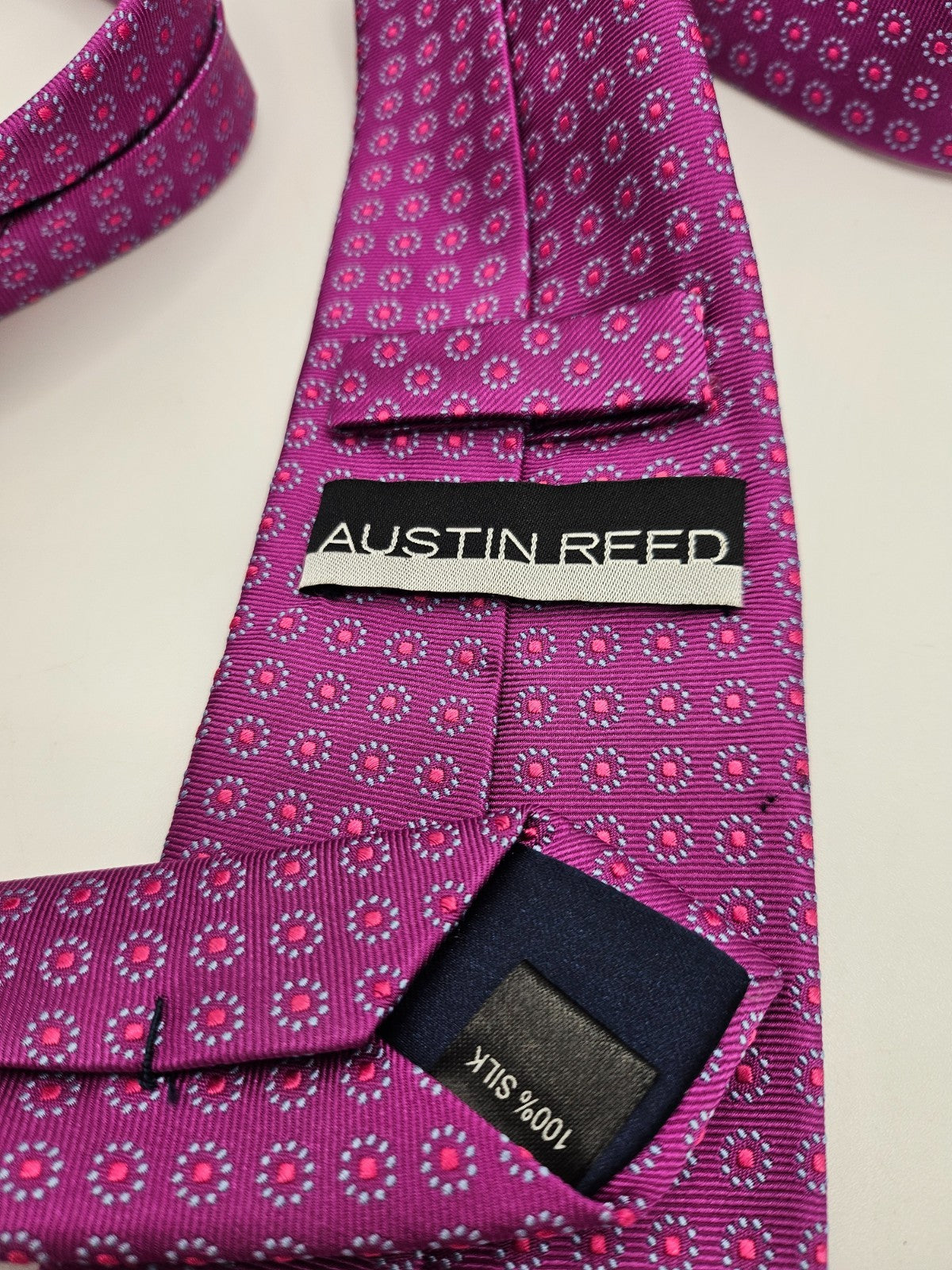 Austin Reed Silk Tie Mens Pink Woven Geometric Medallion Vintage Neck Tie BX21
