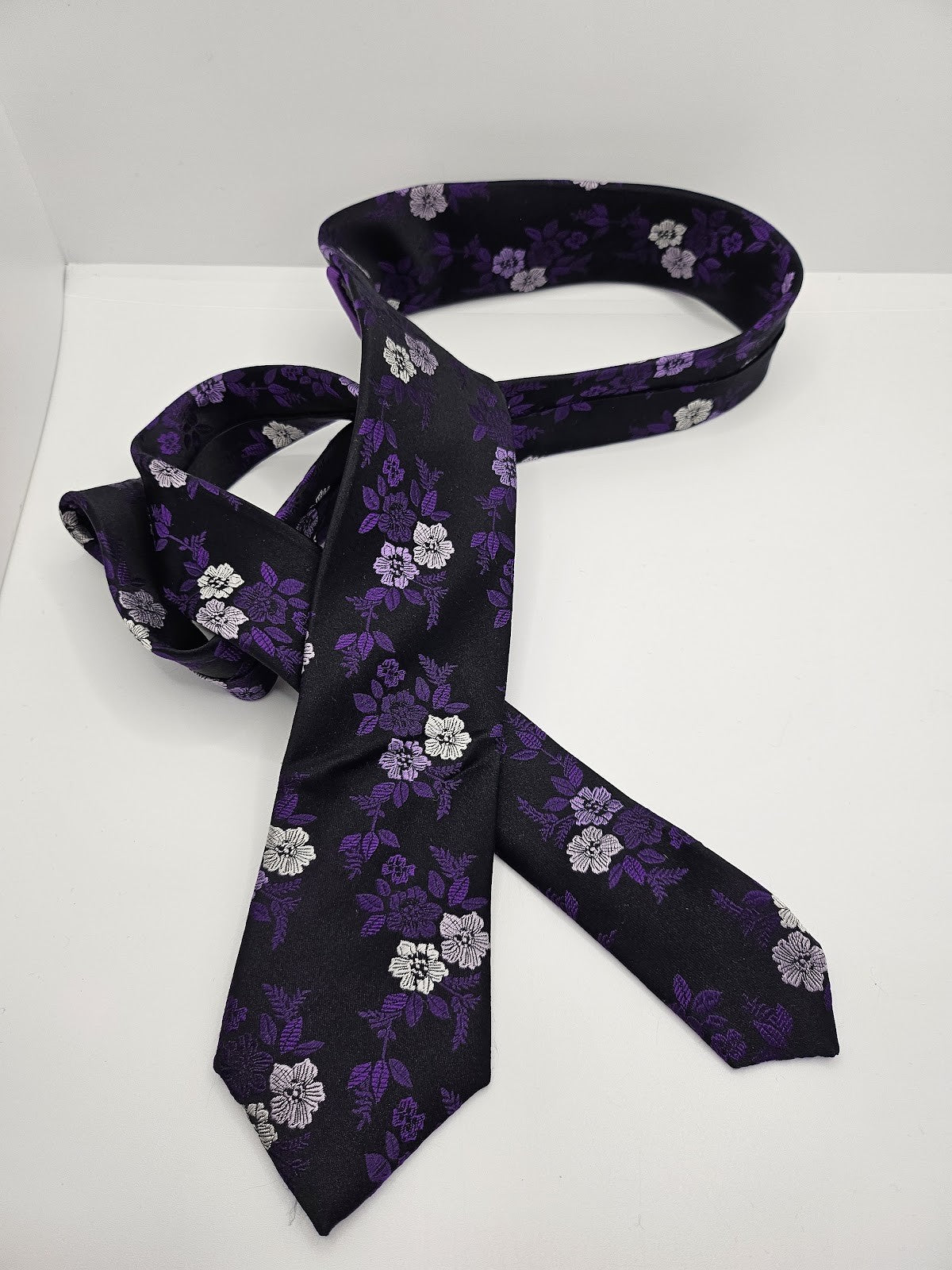 William Hunt Mens Silk Tie Black Purple Floral Vtg Retro Wedding Neck Tie