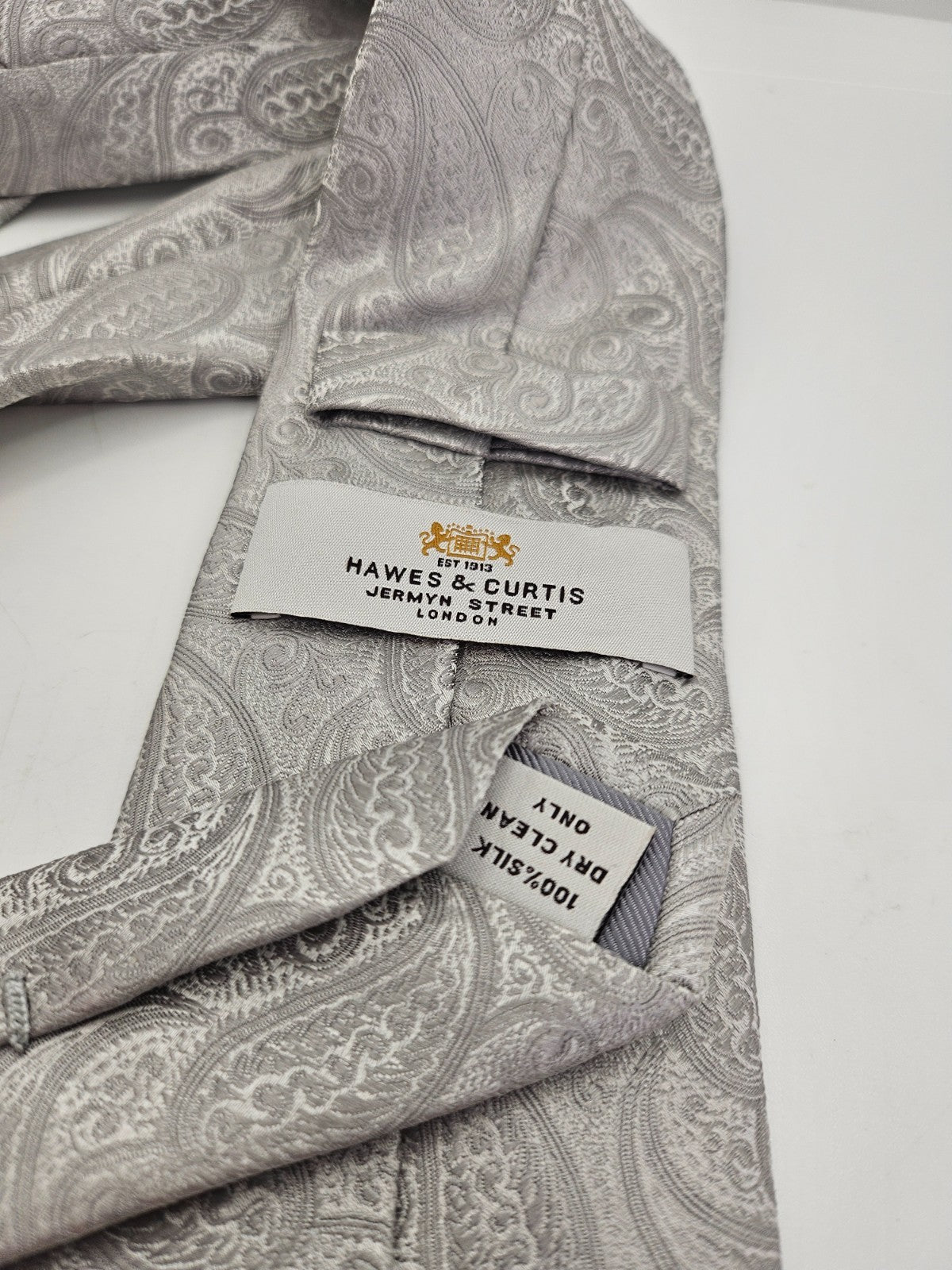 Hawes & Curtis Mens Silk Tie Silver Paisley Woven Vtg retro Wedding Neck Tie R1