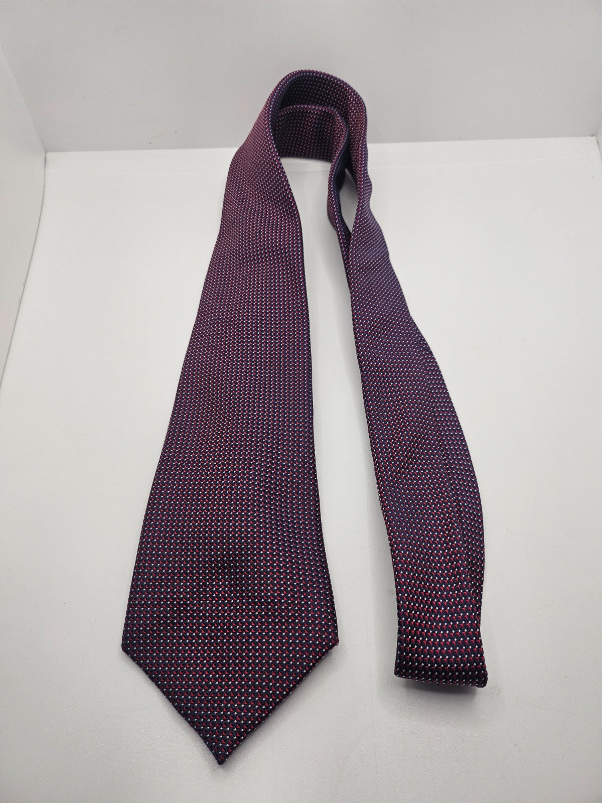 Hawes & Curtis Navy Red Micro Geometric Weave Silk Tie